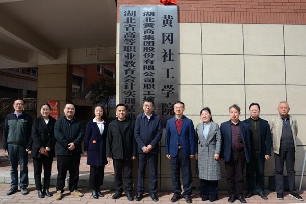 40f58b38b1834f34869d57c42bd88933.jpg 40f58b38b1834f34869d57c42bd88933.jpg