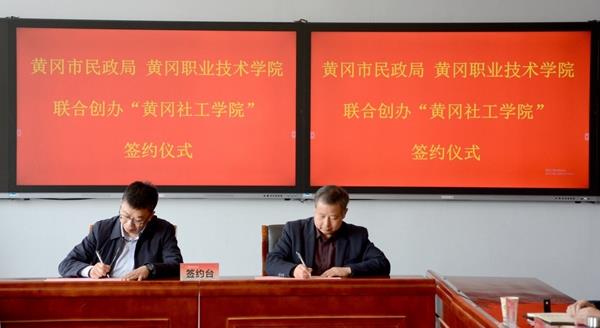 769bb10bf504414f85b3f09defded157.jpg 769bb10bf504414f85b3f09defded157.jpg