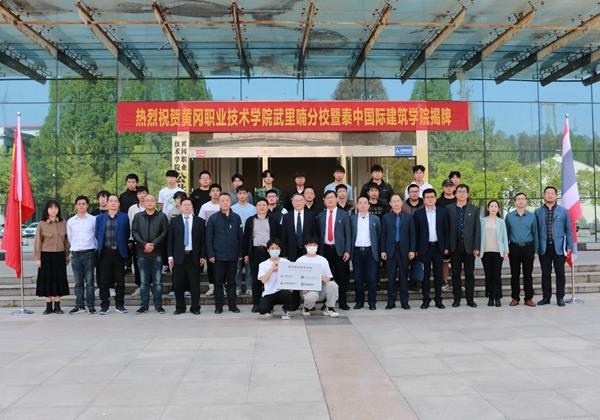 f46eb1fc539a4046b362e0ed938a2dfc.jpg f46eb1fc539a4046b362e0ed938a2dfc.jpg