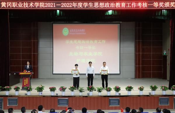 69586281f89c485b8e34ba4995fcf625.jpg 69586281f89c485b8e34ba4995fcf625.jpg