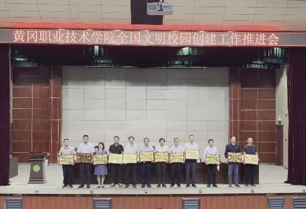 e188d43404144df380f85f8de7954096.jpg e188d43404144df380f85f8de7954096.jpg