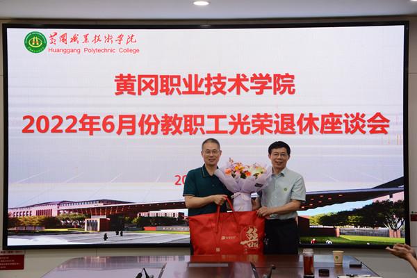 077a0ced5e464b00bc252b5c7ae86c65.jpg 077a0ced5e464b00bc252b5c7ae86c65.jpg